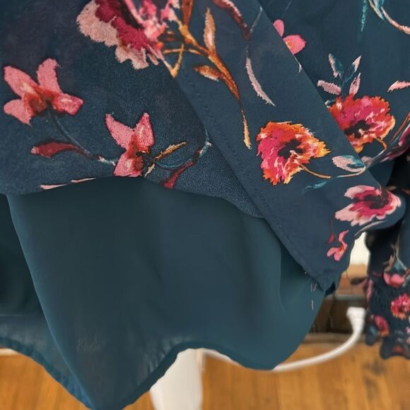 CeCe teal floral long sleeve V neck blouse Size L EUC - Picture 7 of 10